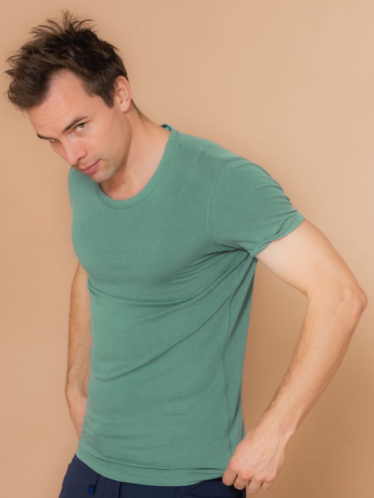 Männer Yoga und Sport T-Shirt aus Tencel in Matcha Grün